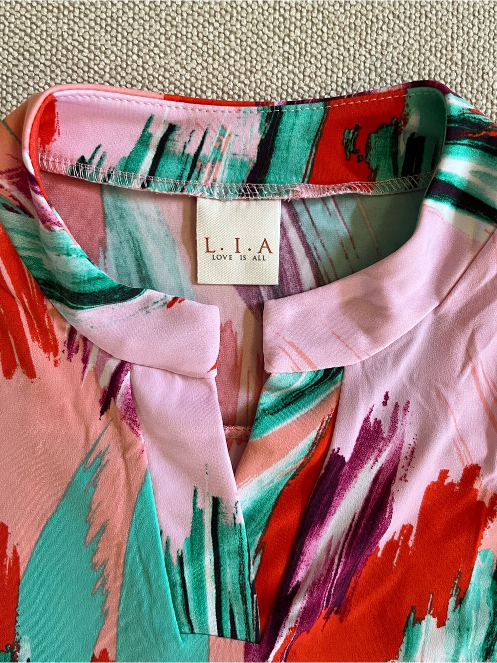 Multi color Abstract Pattern Flutter Short Sleeve Top Blouse Size Medium NWOT - Picture 3 of 15